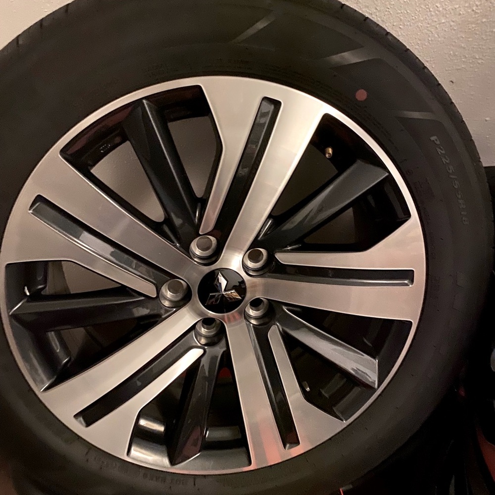 2021   Mitsubishi Outlander  Sport size P225/55R18
